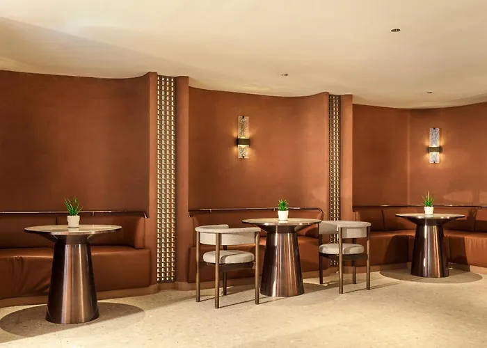 Muang Phol Hotel